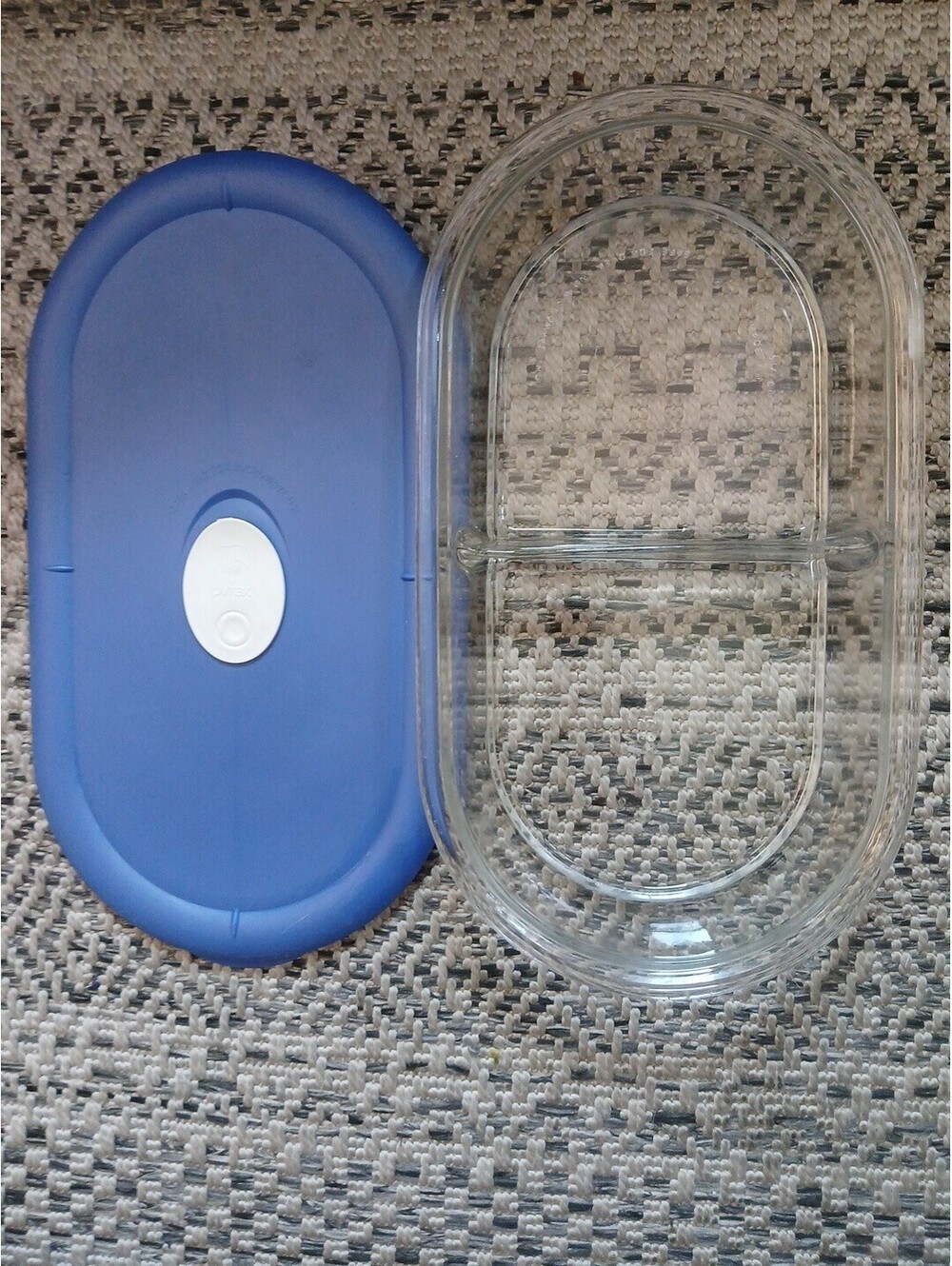 Pyrex 8300 2 Cup Divided with Blue Vented Lid Clear Oval Glass Storage Container